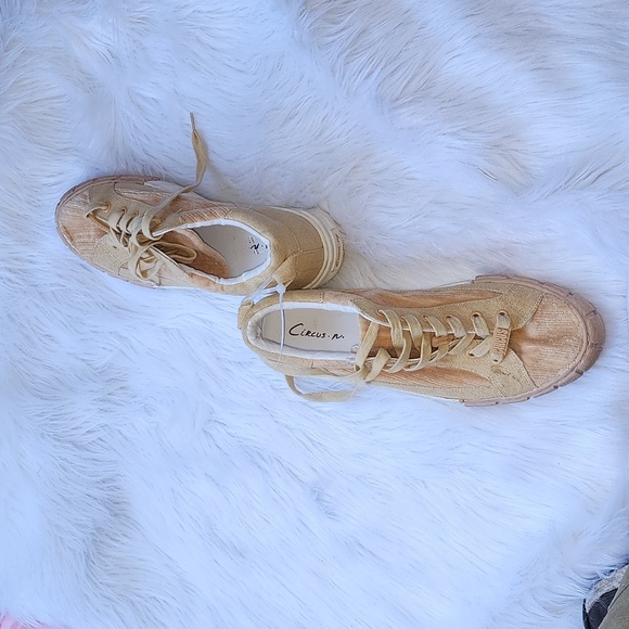 Circu - Picture 2 of 3